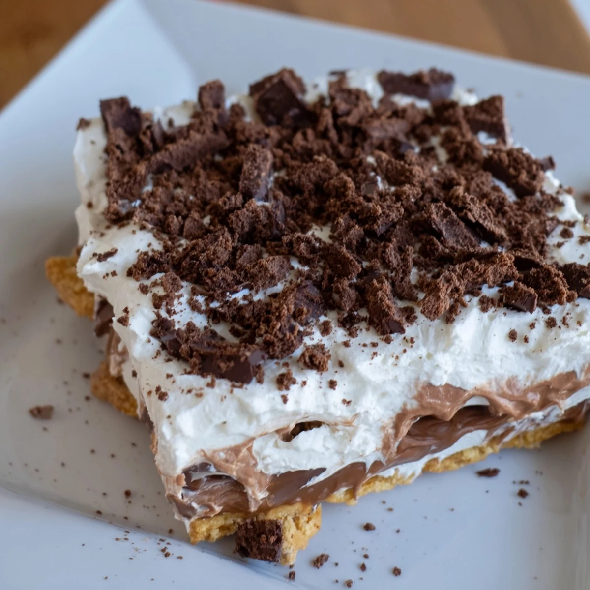 Peppermint Crisp Tart, a layered dessert with crunchy biscuit base, creamy topping, and mint chocolate.